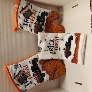 Halloween oven mittens and towel set of 3 trick or treat fall pumpkin NEW